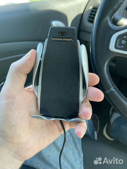 Держатель для телефона с беспроводной зарядкой