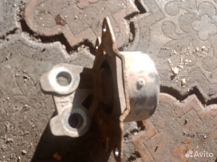 Кронштейн подушки коробки передач Опель Корса С