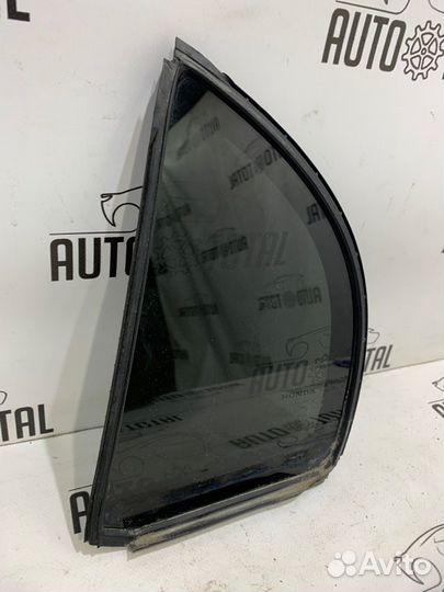 Стекло двери заднее левое Honda Civic 4D R18A2