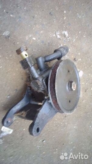 Насос гидроусилителя Nissan Prairie