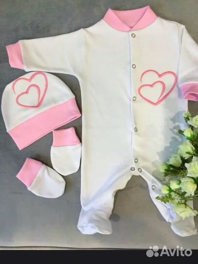 Комплект на выписку для девочки