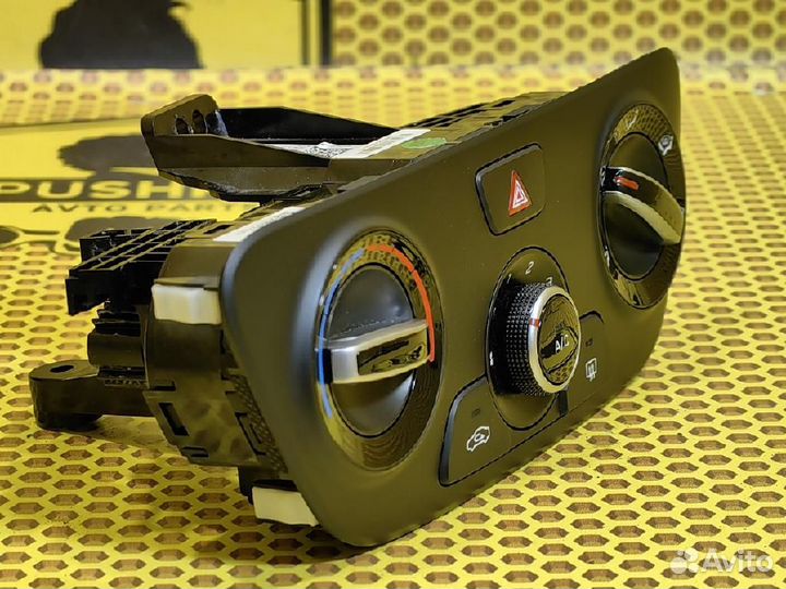 Блок управления климатической установкой Hyundai Solaris