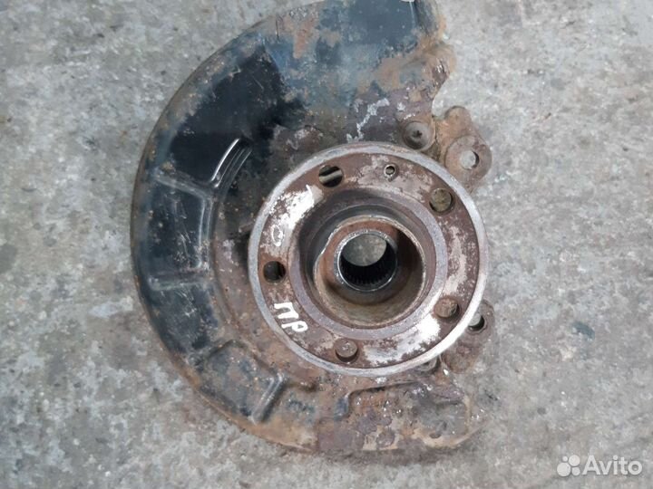 Поворотный кулак правый volkswagen polo седан