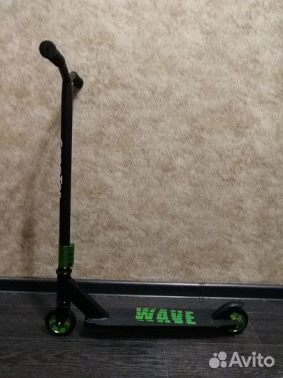 Самокат зелёный трюковой