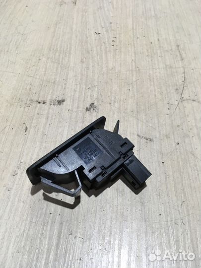 Кнопка стеклоподъемника Volkswagen Touran