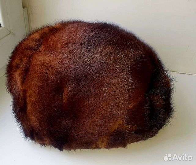 Женские меховые шапки