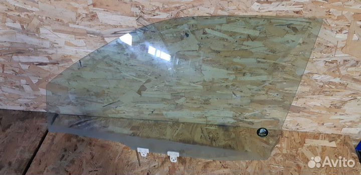 Стекло боковое Nissan X-Trail (T30) I (2000–2003)