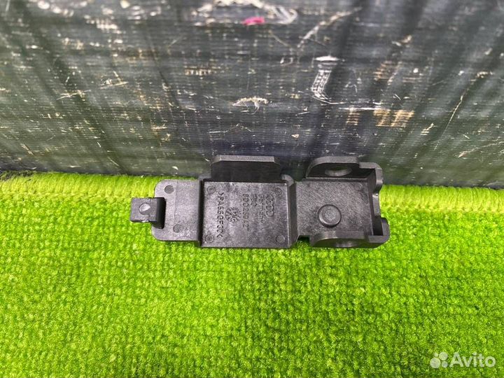 Крепление радиатора Volkswagen Passat B5 AZM 2004