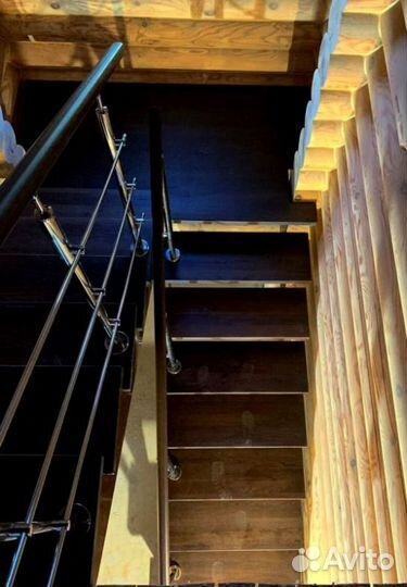 Лестница на металлокаркасе закрытого типа