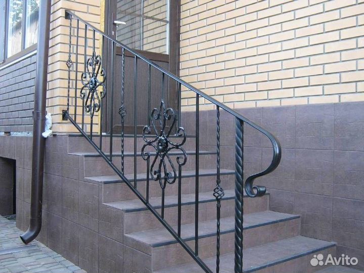 Перила с элементами ковки