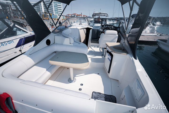 Аренда яхты катера морская прогулка в Адлере