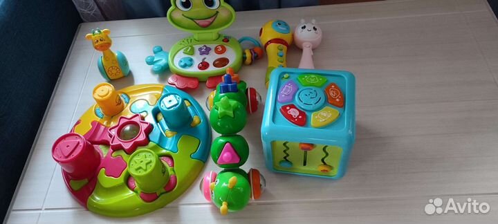 Развивающие игрушки для малышей пакетом