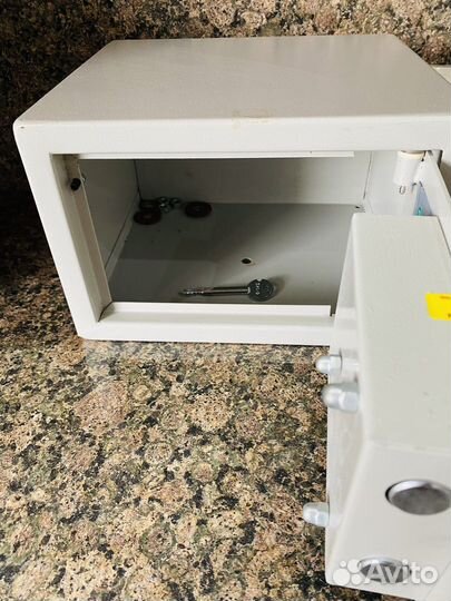 Продам Сейф