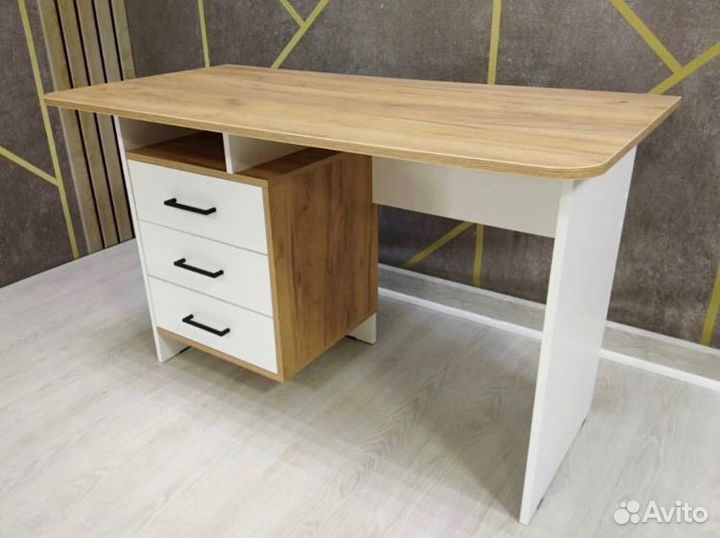 Письменный стол