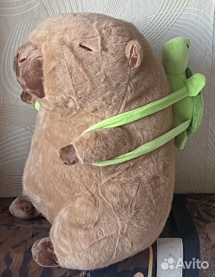 Мягкая игрушка капибара с рюкзаком