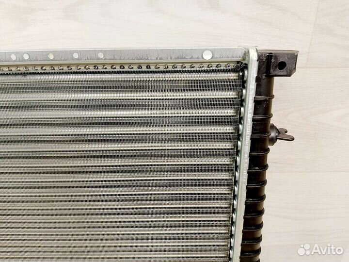 Радиатор охлаждения BMW 5 E34. 1988-1996