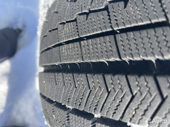 Bridgestone Blizzak VRX 235/45 R17 94S