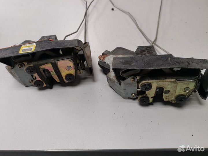 Замок боковой двери задний левый Kia Rio 1 седан