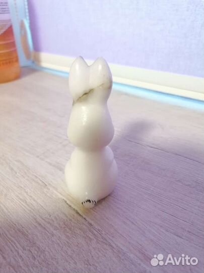 Заяц из натурального камня. Символ года