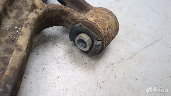 Рычаг подвески правый передний Dodge Caravan