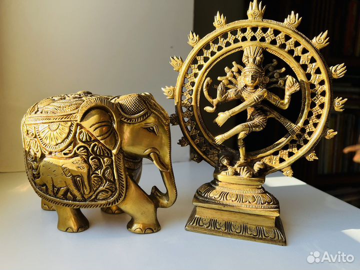 Четки, статуэтка Шивы, Петуха и др