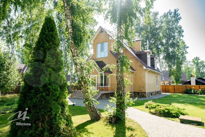 Коттедж 393 м² на участке 16 сот.