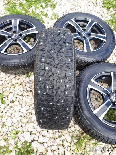 Bridgestone Blizzak Spike-02 185/65 R15
