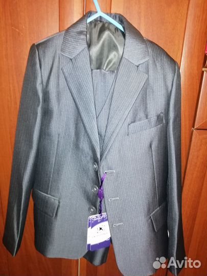 Костюм на школьника новый