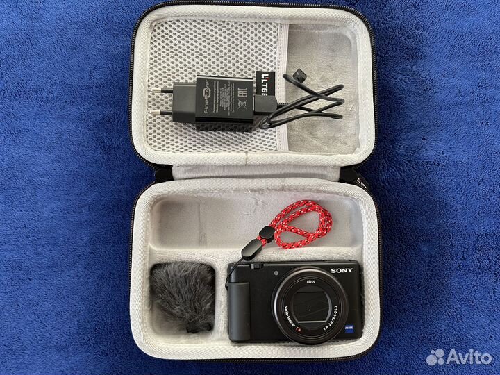 Камера Sony ZV-1 + кейс + карта памяти + ремешок