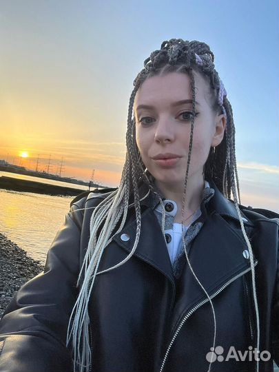 Модель на афрокосы, брейды, афрокудри