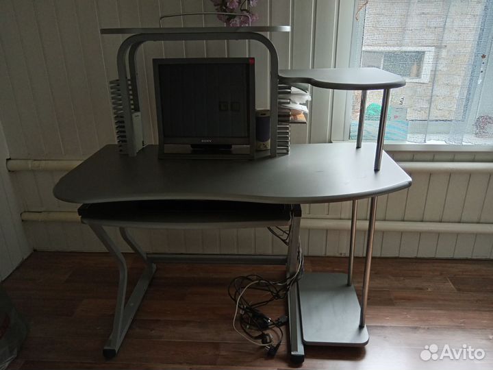 Компьютерный стол