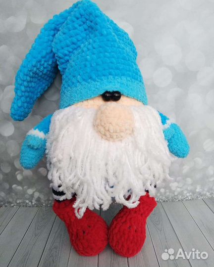 Вязаный новогодний гном