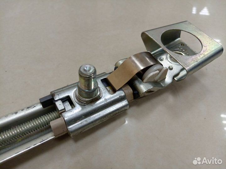 Механизм регулировки ремня безопасности Lexus