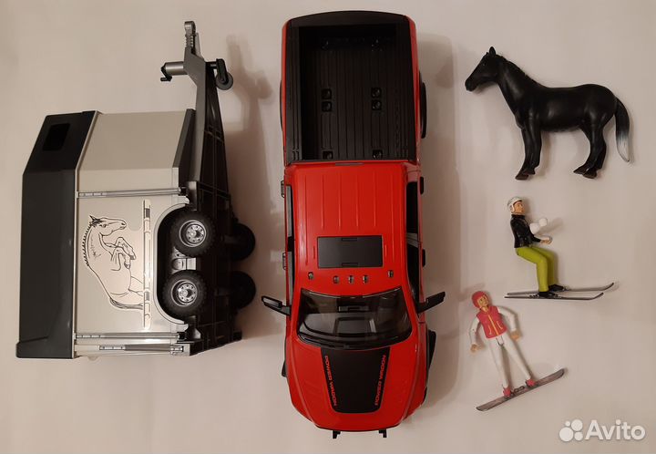 Bruder пикап с прицепом- коневозкой и человечками