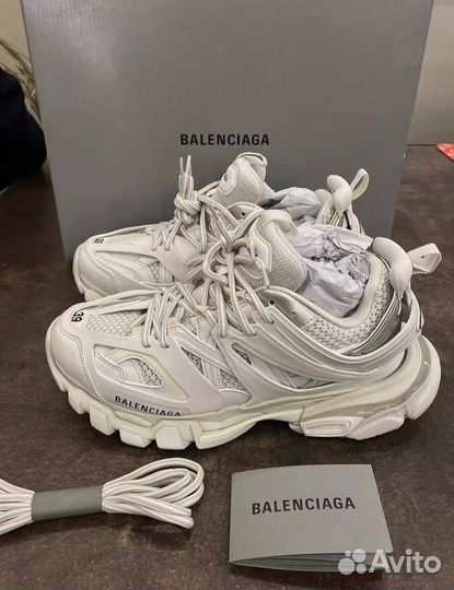 Balenciaga track 1