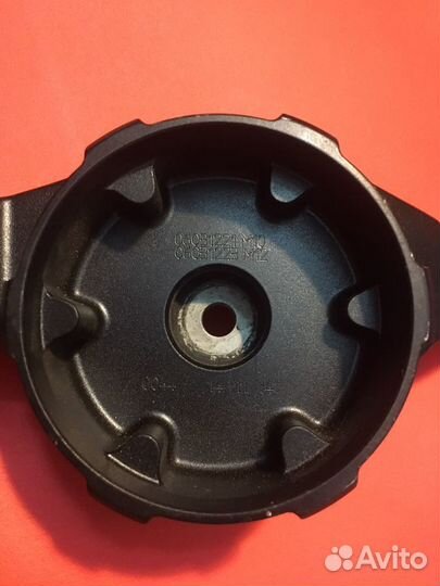 Кронштейн амортизатора Discovery Sport LR061359