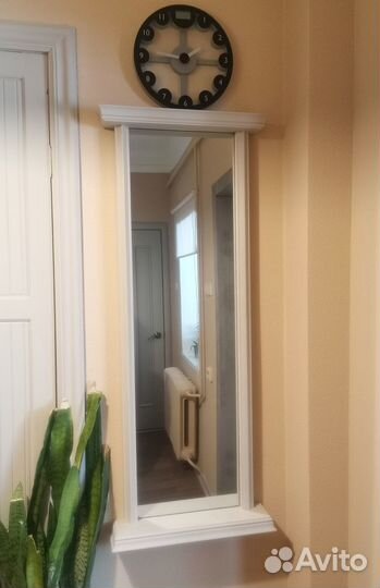 Зеркала и тумбочка