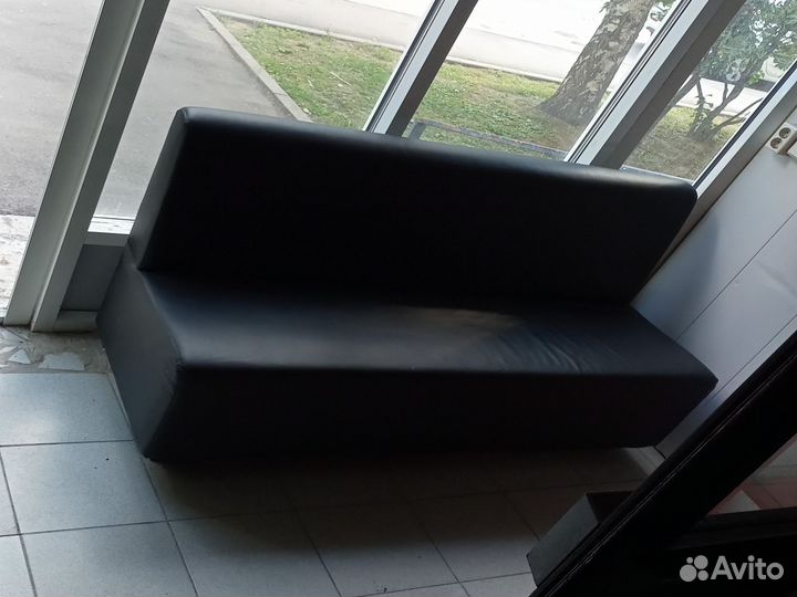 Диванчик не раскладной б.у