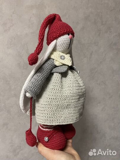 Продам вязанного новогоднего зайца