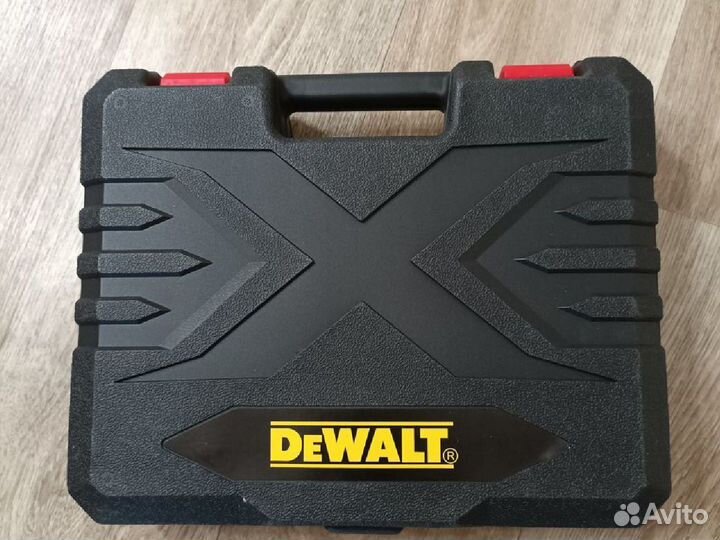 Шуруповерт DeWalt 14v новый с набором