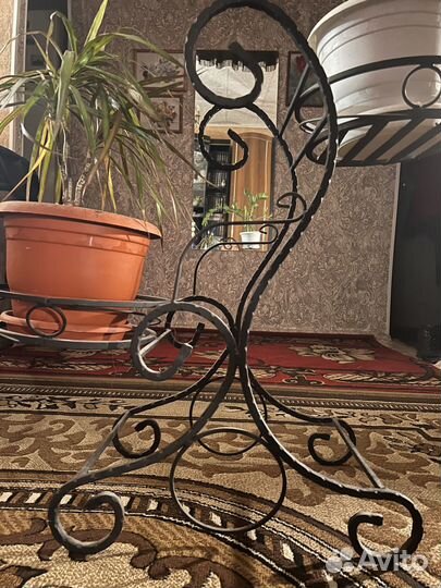 Подставка для цветов напольная металлическая