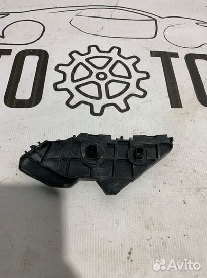 Кронштейн бампера задний левый Toyota Corolla 150