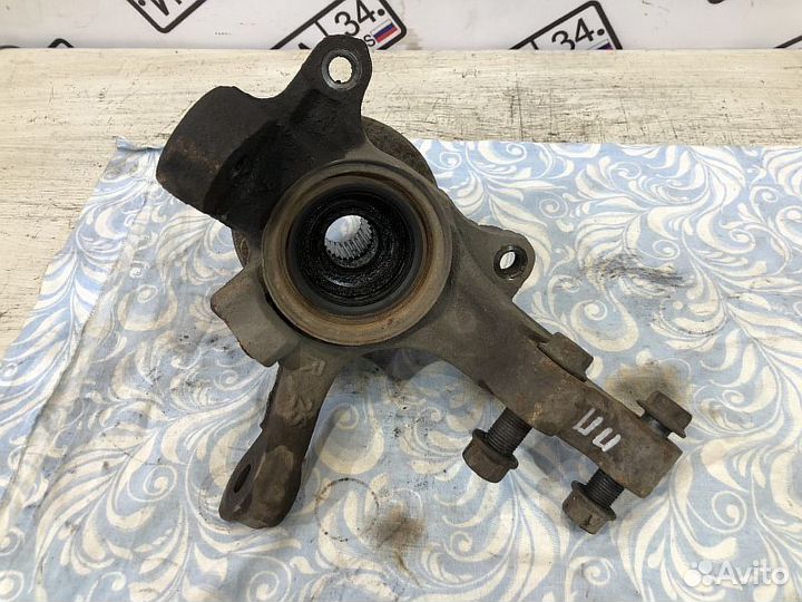 Кулак передний правый Toyota Carina T190