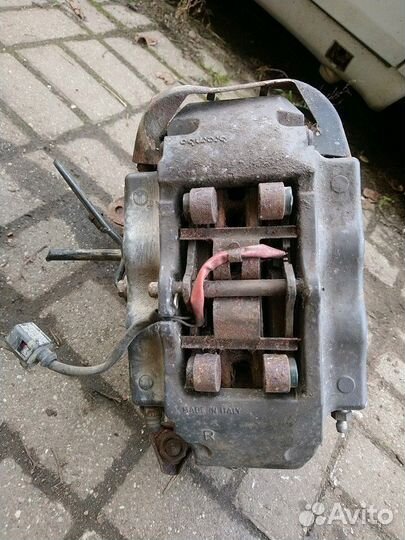 Задние суппорта на Volkswagen Touareg 2004 г.в