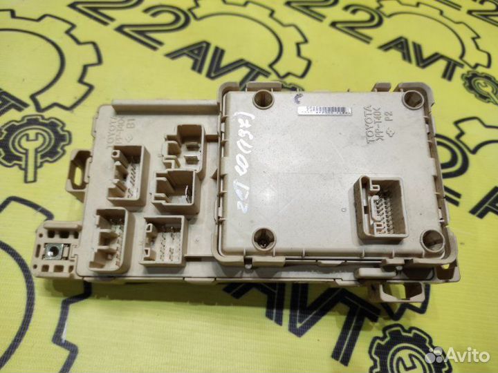 Блок предохранителей салона Toyota Opa ZCT10