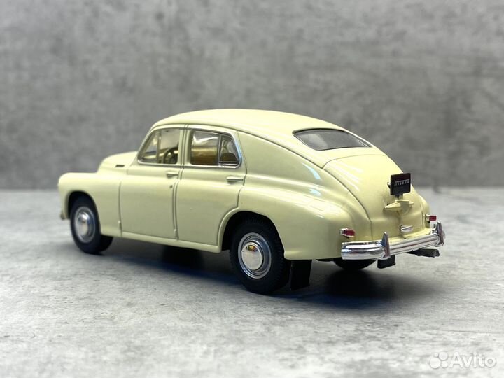 Коллекционная модель газ-М20 победа 1:43 DeA