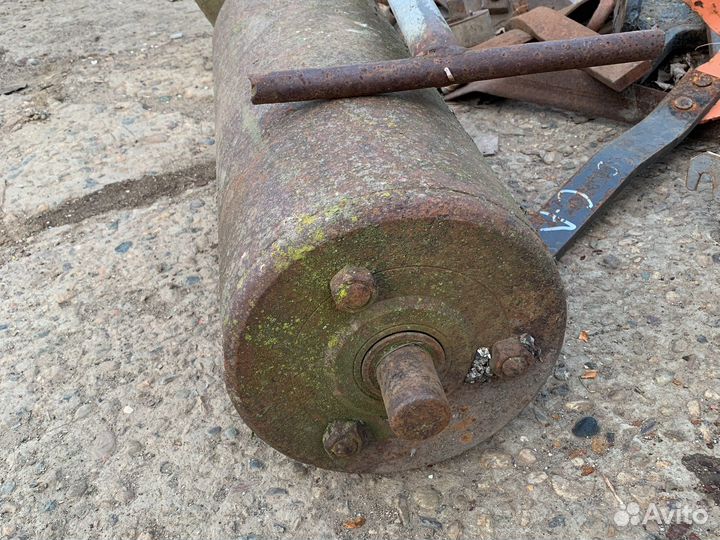 Ручной каток для газона-асфальта