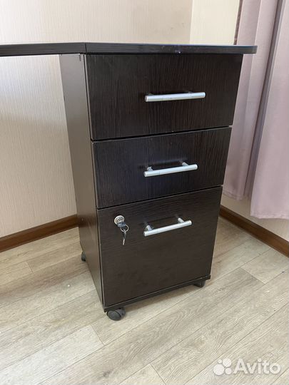 Стол маникюрный складной с тумбой