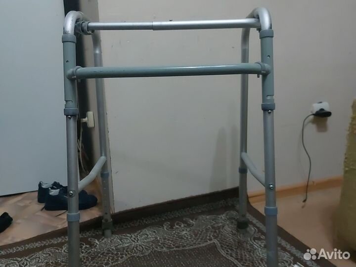 Ходунки для взрослых на колесах