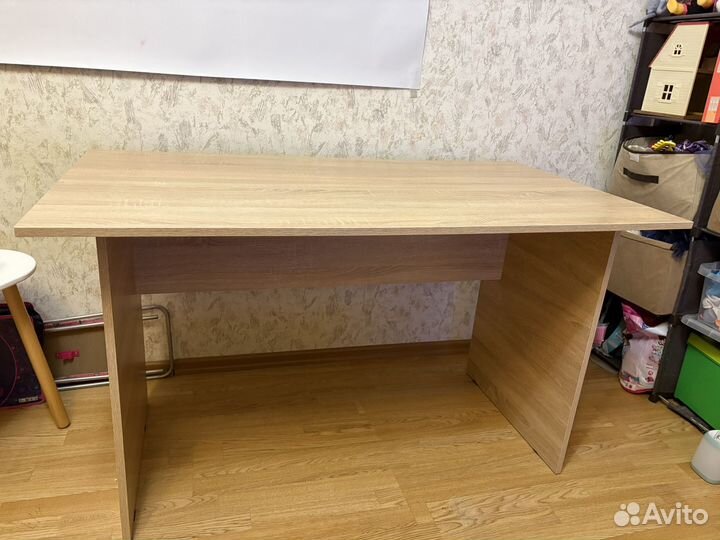 Письменный стол в иедальном состоянии